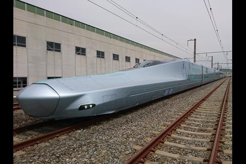 The 16 m nose on Car 1 at the Tokyo end of ALFA-X is similar to the existing Series E5 trainsets (Photo: JR East).